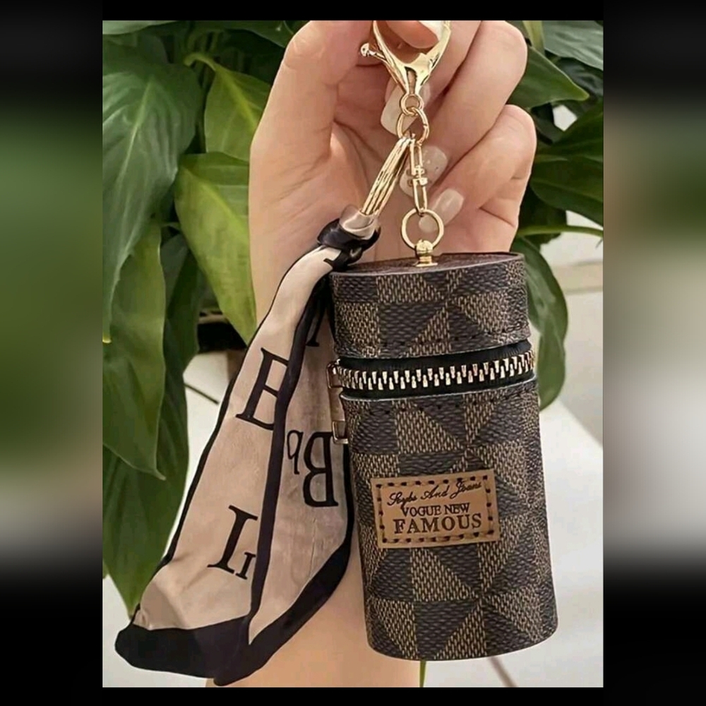 🔥 Checkered Keychain Holder with Scarf Accent